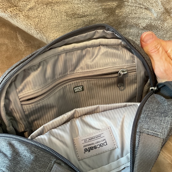 Pacsafe - Picture 3 of 6